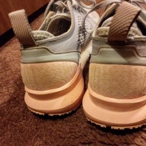 Ladies Reebok Tennis Shoes 7 1/2 W